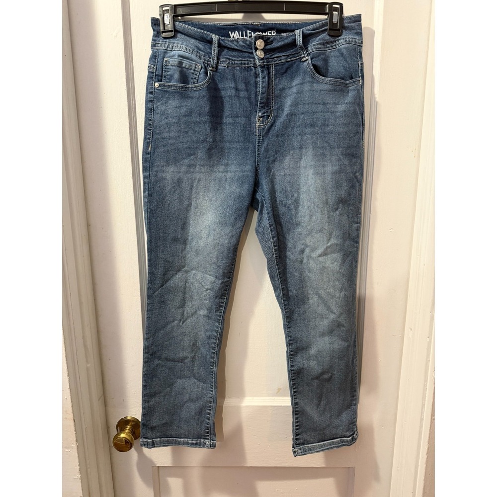 Wallflower Flirty Curvy High Rise Jeans in 13
